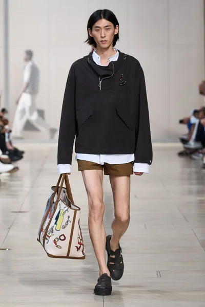 Look 15